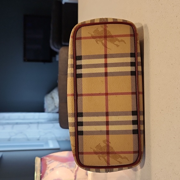 Classic Burberry Haymarket Check Tote - Picture 11 of 13